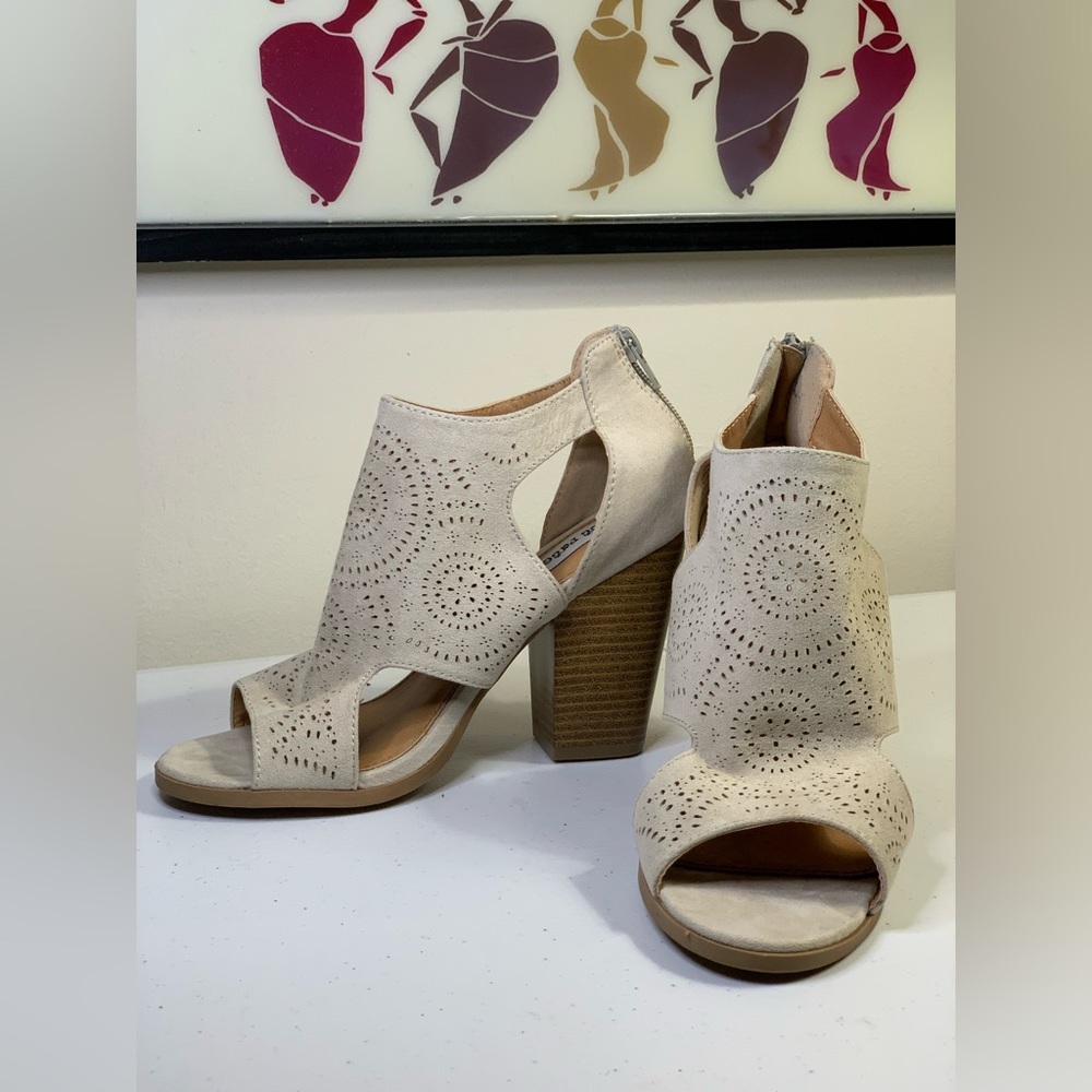 Adorable Sandal with Block Heel